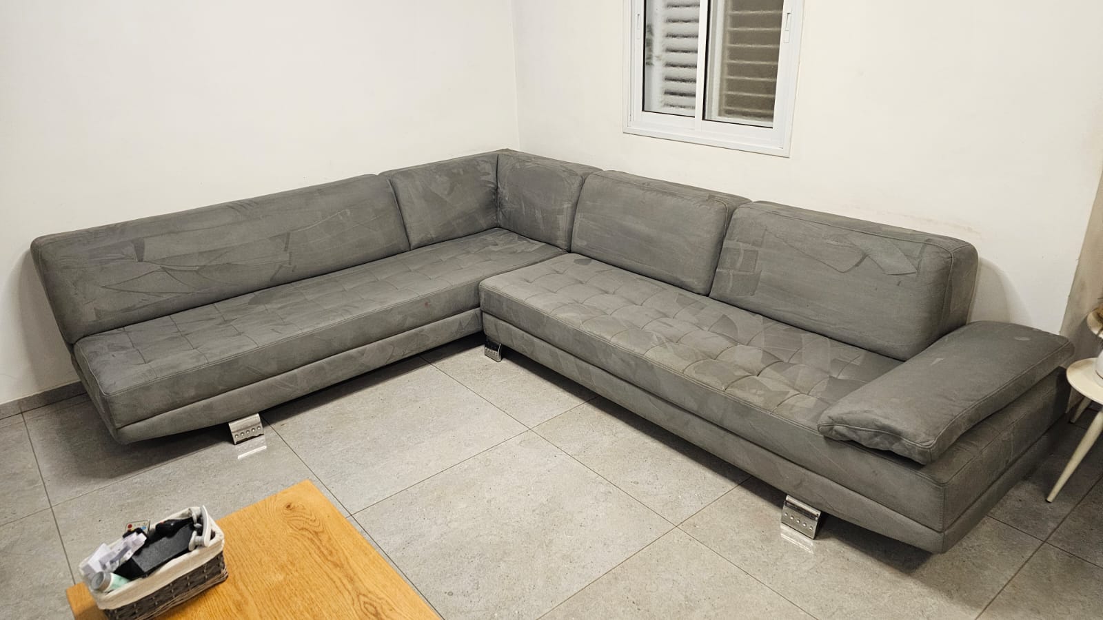 לפני ניקוי רהיט